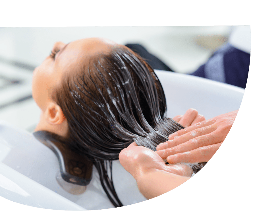 Recibiendo un tratamiento para el cabello